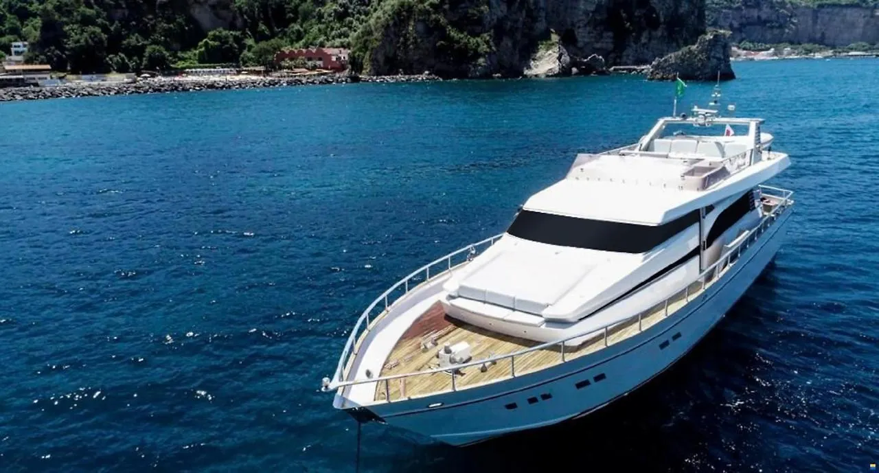 Boat & Breakfast Lucretia, Luxury Yacht Hotel Arbatax Botel