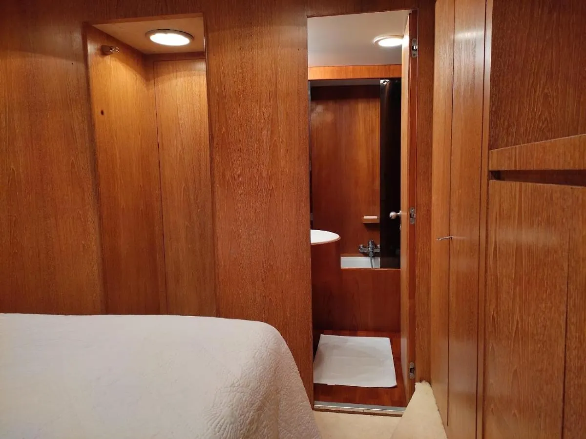 Boat & Breakfast Lucretia, Luxury Yacht Hotel Arbatax 0*,  Italy
